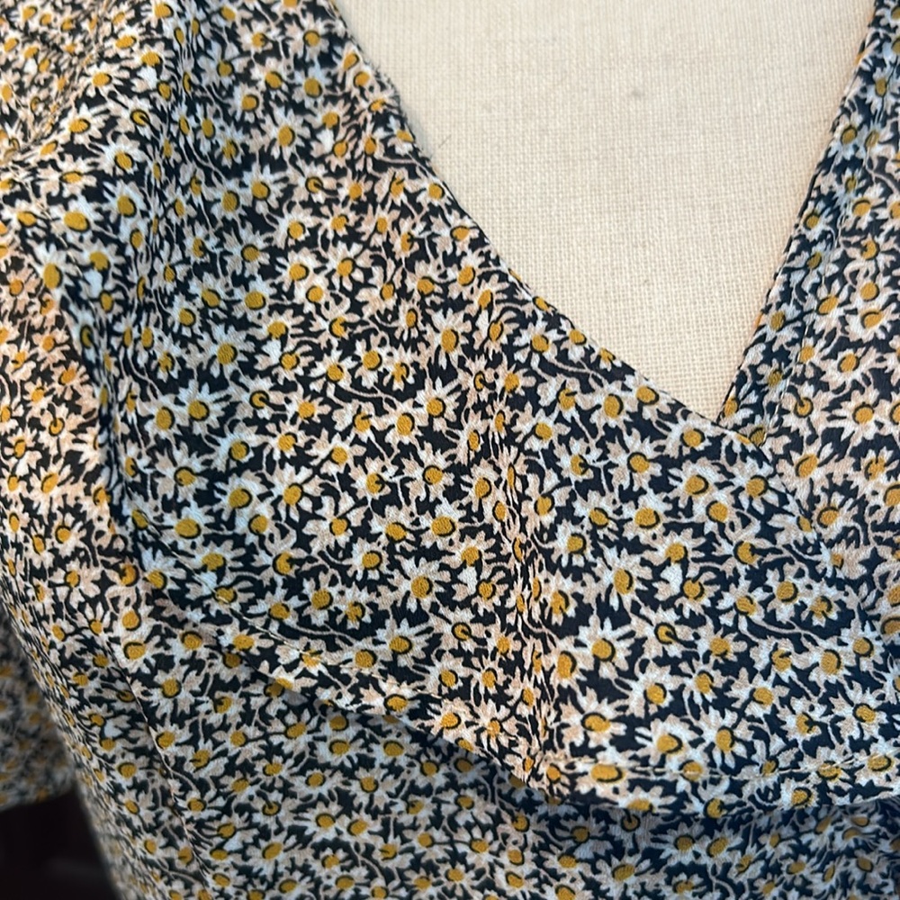 Daisy Wrap Around 40s Style Ruffle Dress - Picture 3 of 13